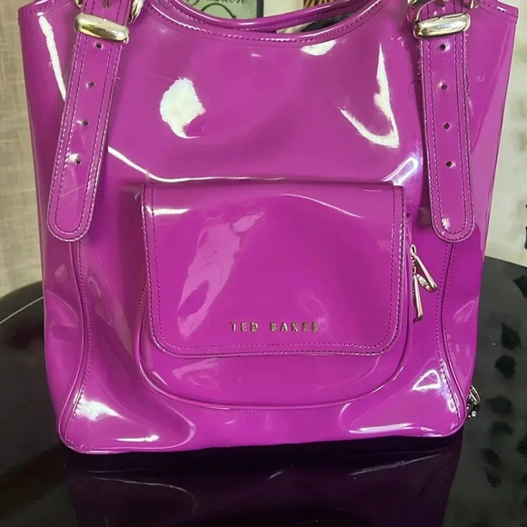 Ted Baker bag in beautiful purple. floral lining with snap closure - Picture 4 of 12